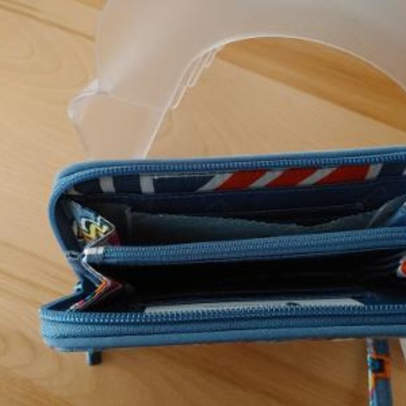 VERA BRADLEY BNWT RFID Grab & Go Wristlet RETIRED PATTERN - Picture 5 of 8